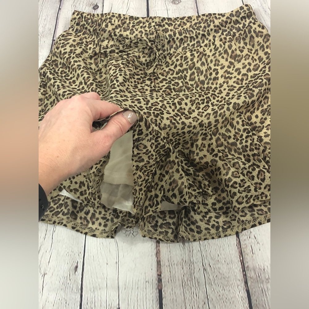 Leopard Printed Ruffle Shorts - Picture 7 of 7
